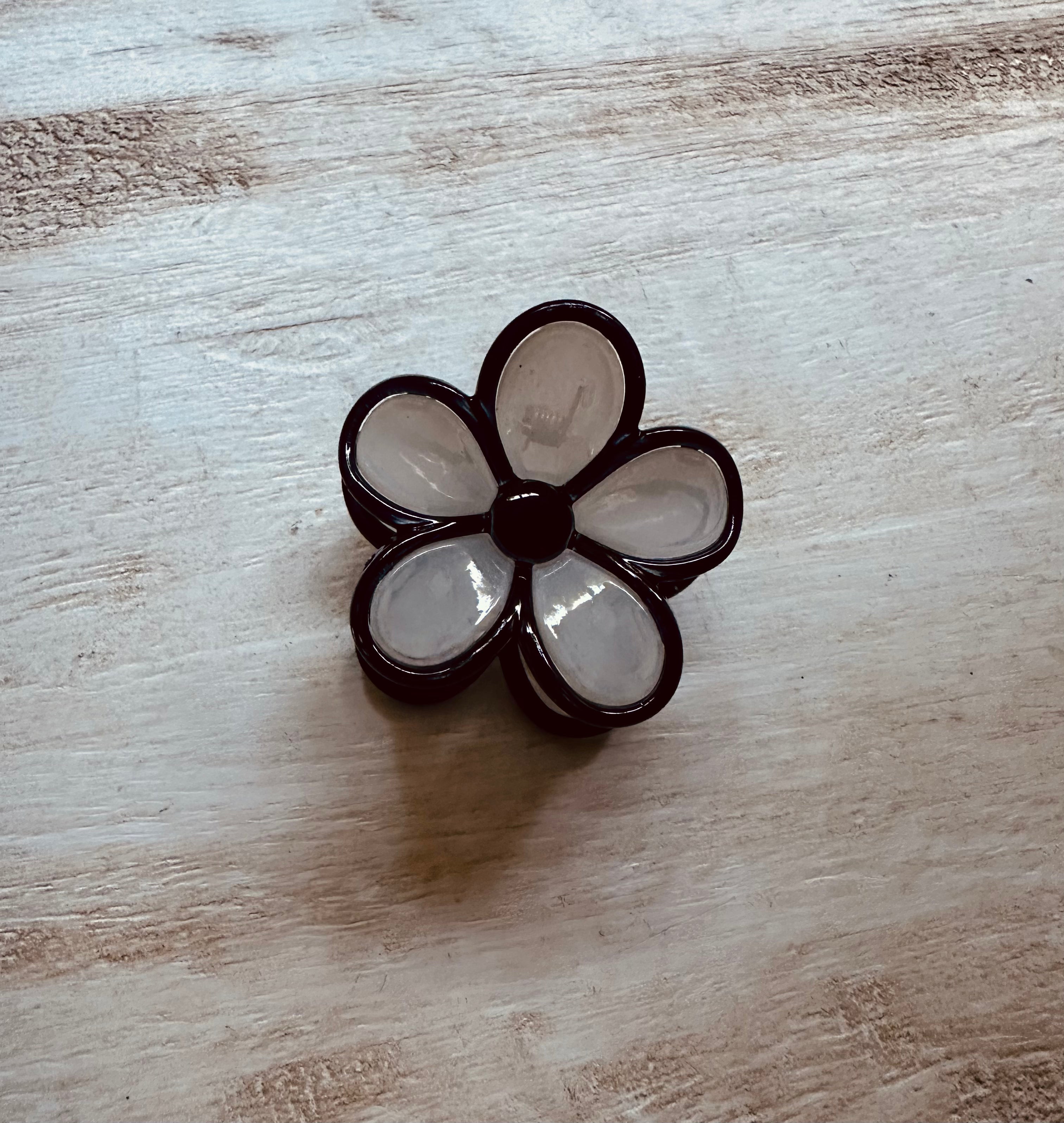 Small Retro Flower Hair Clip