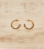 Medium Ribbed Gold Hoop Earrings
