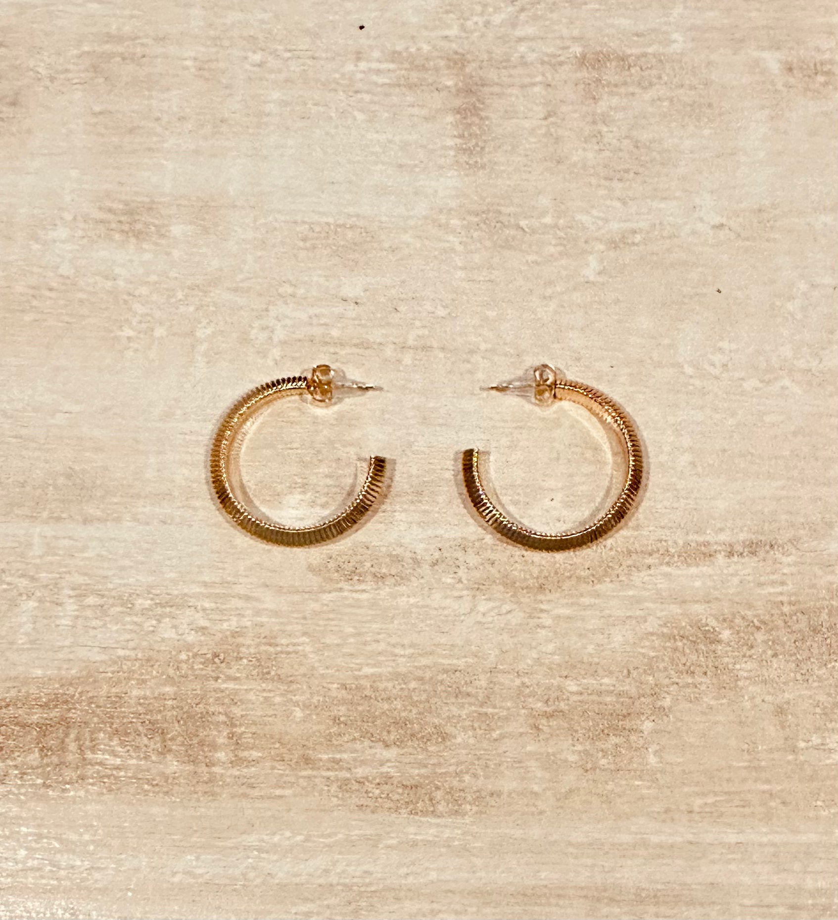 Medium Ribbed Gold Hoops